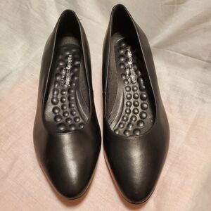 Walking Cradles Women's Black Leather Flats Size 12 Wide 1.5" Heel Man Made Sole